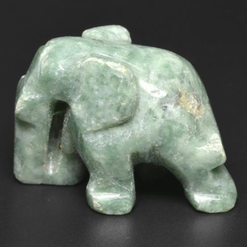 Jadeíta verde natural 61,91ct, forma extravagante, opaco