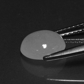 Jadeíta branco natural 2,20ct, corte oval, translúcido
