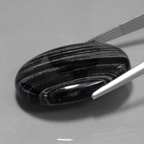 Jaspe preto natural 54,69ct, corte oval, opaco