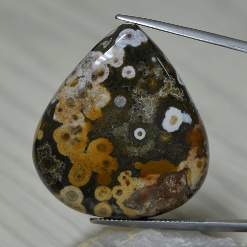 Jaspe multicolorido natural 61,38ct, formato de pêra, opaco