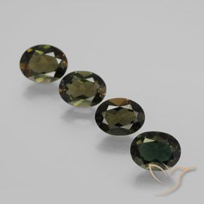 Pedras preciosas de Rupina de grãos Verde escuro natural de 3.59 ct, oval, VVS-VS