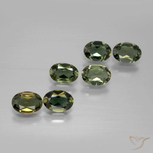 Pedras preciosas de Rupina de grãos Verde escuro natural de 2.57 ct, oval, VVS-VS