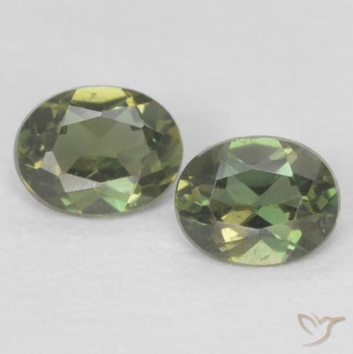Pedras preciosas de Rupina de grãos Medium Dark-Green natural de 0.37 ct, oval, VS