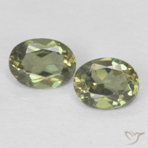 0.32ctw Natural verde quente Rupina de grãos, oval, VVS-VS