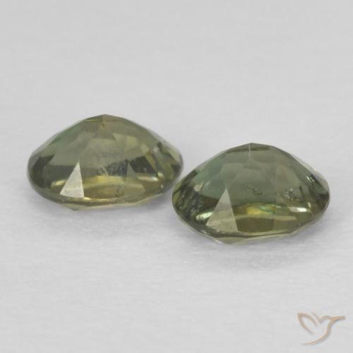 Pedras preciosas de Rupina de grãos Verde Floresta Quente natural de 0.36 ct, oval, VS