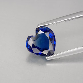Cianita azul natural 2,40ct, formato de coração, VS