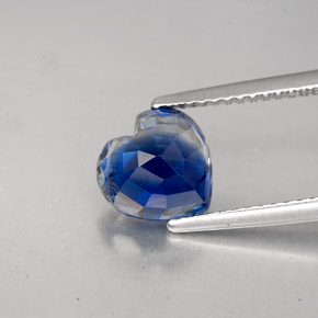 Cianita azul natural 2,40ct, formato de coração, VS