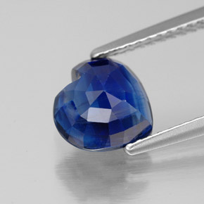 Cianita azul natural 2,04ct, formato de coração, VS