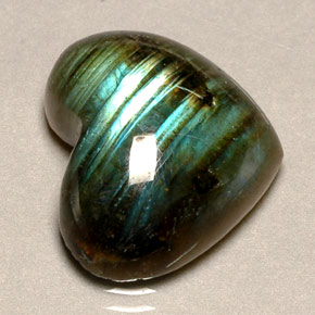 Labradorita multicolorido natural 12,57ct, formato de coração, translúcido