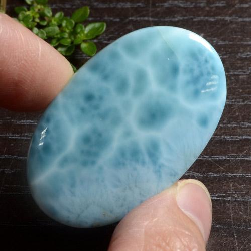 Larimar azul natural 51,45ct, corte oval, opaco