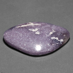 Lepidolita violeta natural 27,59ct, forma extravagante, opaco