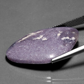 Lepidolita violeta natural 27,59ct, forma extravagante, opaco
