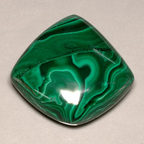 Malaquita verde natural 111,85ct, forma extravagante, opaco