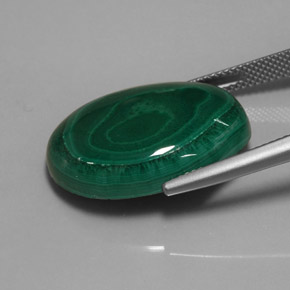 Malaquita verde natural 29,59ct, corte oval, opaco