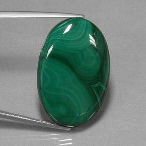 Malaquita verde natural 55,31ct, corte oval, opaco
