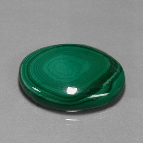 Malaquita verde natural 47,62ct, corte oval, opaco