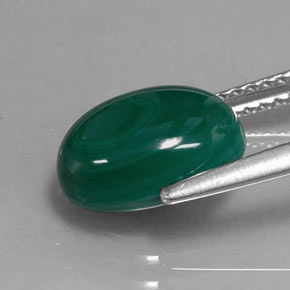 Malaquita verde natural 3,77ct, corte oval, opaco