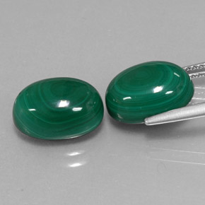 Pedras preciosas de malaquita verde natural de  ct, corte oval, opaco