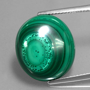 Malaquita verde natural 17,83ct, corte oval, opaco