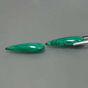 Pedras preciosas de malaquita verde natural de  ct, formato de pêra, opaco