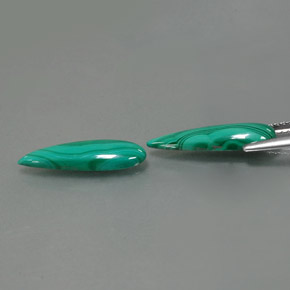 Pedras preciosas de malaquita verde natural de  ct, formato de pêra, opaco