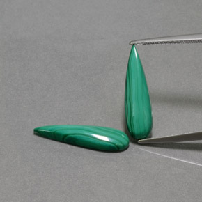 Pedras preciosas de malaquita verde natural de 5,06 ct, formato de pêra, opaco