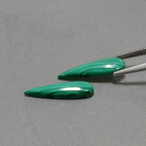Pedras preciosas de malaquita verde natural de 5,06 ct, formato de pêra, opaco