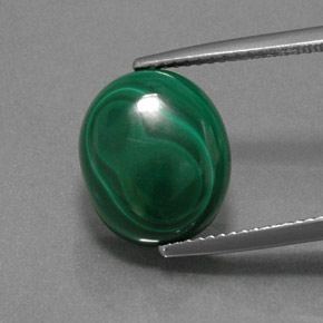 Malaquita verde natural 9,57ct, corte oval, opaco