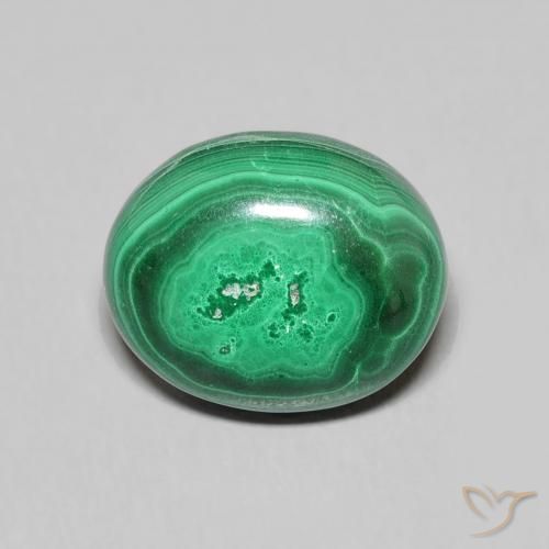 Malaquita verde natural 6,72ct, corte oval, opaco