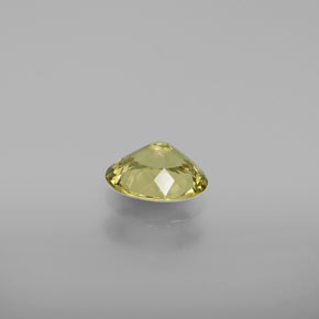 Pequena Garnet Verde Dourado Natural 0.95ct, Corte Oval, VVS-VS