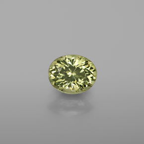 Pequena Garnet Verde Dourado Natural 1.10ct, Corte Oval, VS
