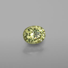 Pequena Garnet Verde Dourado Natural 1.10ct, Corte Oval, VS