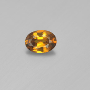 Pequena Garnet Dourado Esverdeado Natural 0.84ct, Corte Oval, VVS