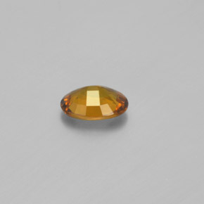 Pequena Garnet Dourado Esverdeado Natural 0.84ct, Corte Oval, VVS