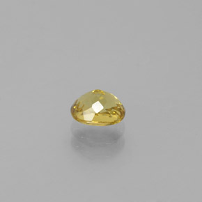 Pequena Garnet Verde Dourado Natural 0.84ct, Corte Oval, VVS