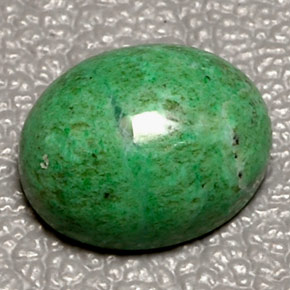 Maw-sit-sit verde natural 3,25ct, corte oval, opaco