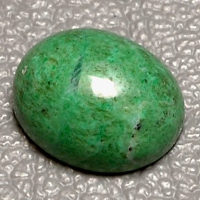 Maw-sit-sit verde natural 3,25ct, corte oval, opaco