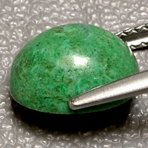 Maw-sit-sit verde natural 3,25ct, corte oval, opaco