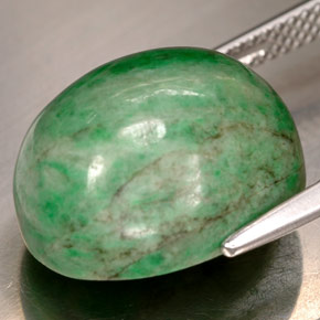 Maw-sit-sit verde natural 16,90ct, corte oval, opaco