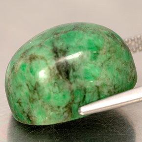 Maw-sit-sit verde natural 19,74ct, corte oval, opaco
