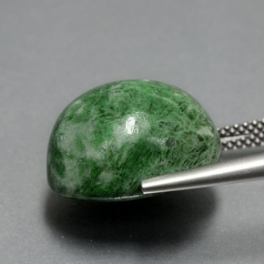 Maw-sit-sit verde natural 18,15ct, corte oval, opaco