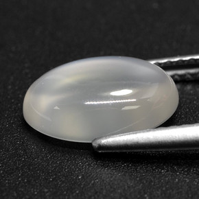 Pedra da lua branco natural 2,50ct, corte oval, translúcido
