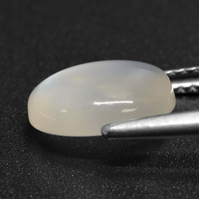 Pedra da lua branco natural 2,47ct, corte oval, translúcido