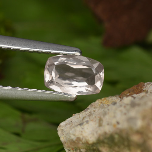 Morganita Luz rosa Natural 0.46ct, Almofada cortada, VVS