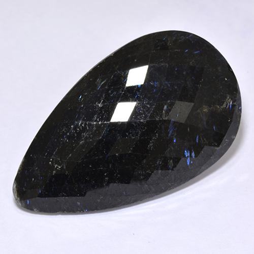 Nuummita preto natural 45,28ct, formato de pêra, opaco