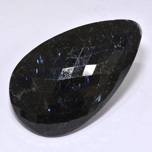 Nuummita preto natural 45,28ct, formato de pêra, opaco