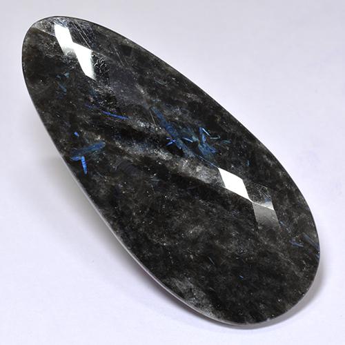 Nuummita preto natural 41,22ct, formato de pêra, opaco