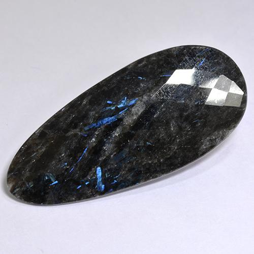 Nuummita preto natural 41,22ct, formato de pêra, opaco