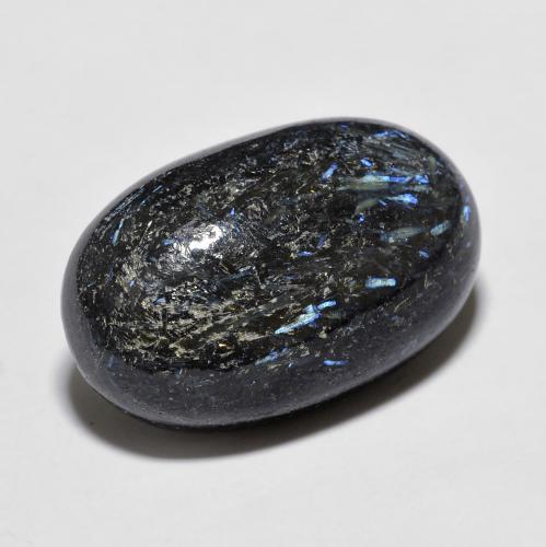 Nuummita preto natural 11,98ct, corte oval, opaco