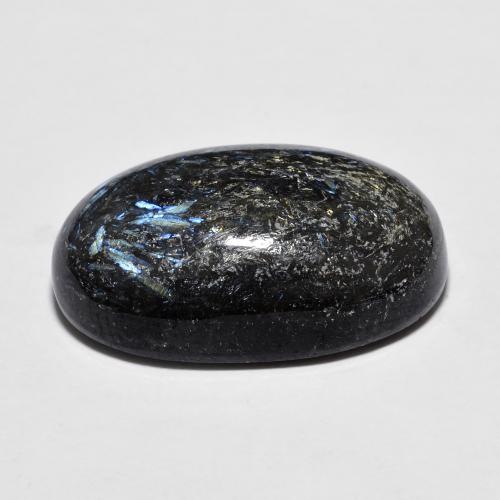 Nuummita preto natural 11,98ct, corte oval, opaco